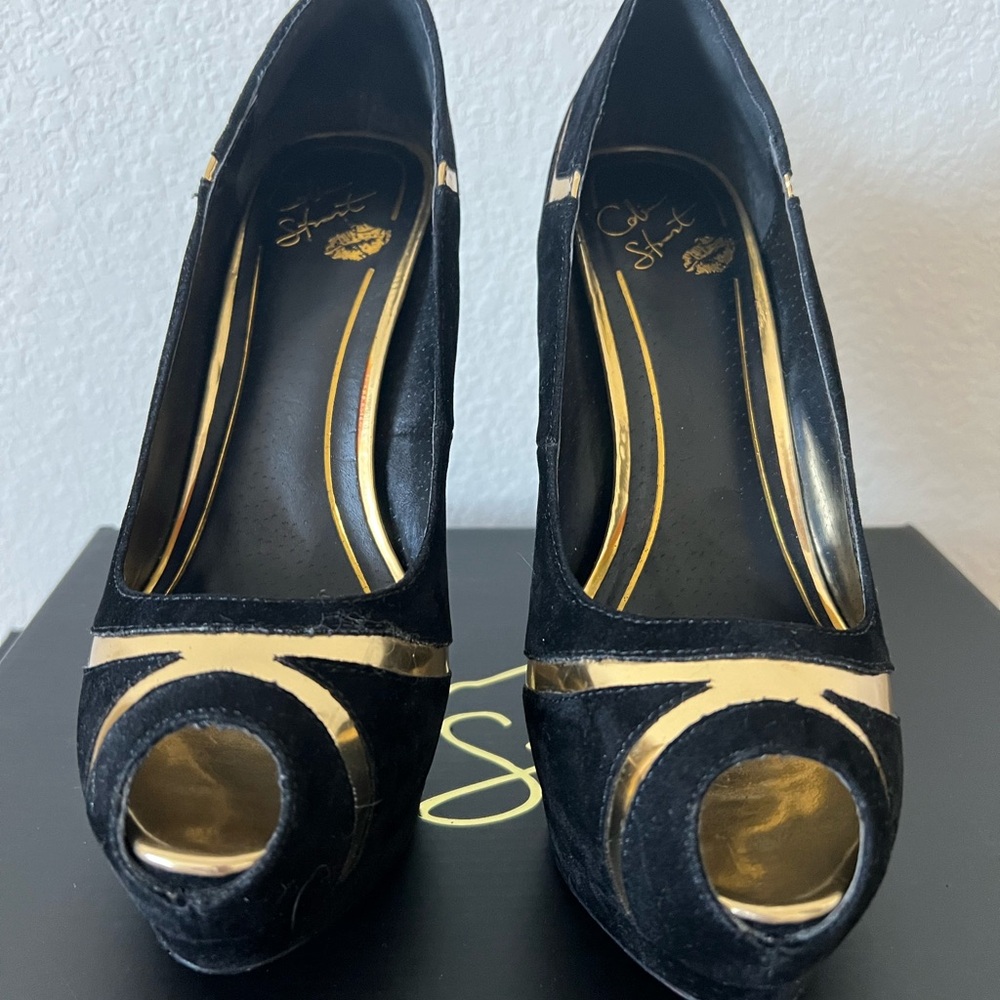 Colin Stuart Chic Black and Gold Peep-Toe Heels